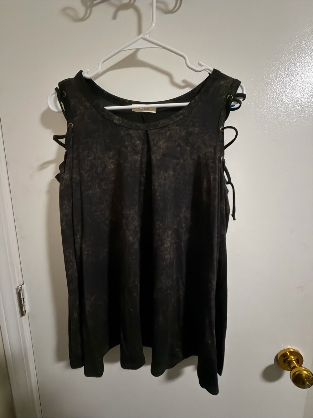 Women's Black Lace-Up Shoulder Long Sleeve Tee